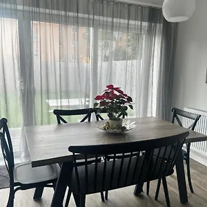 https://central-cardiff-3bdr-house-w-3-parking-spaces-walking.cardiffhotelswales.com
